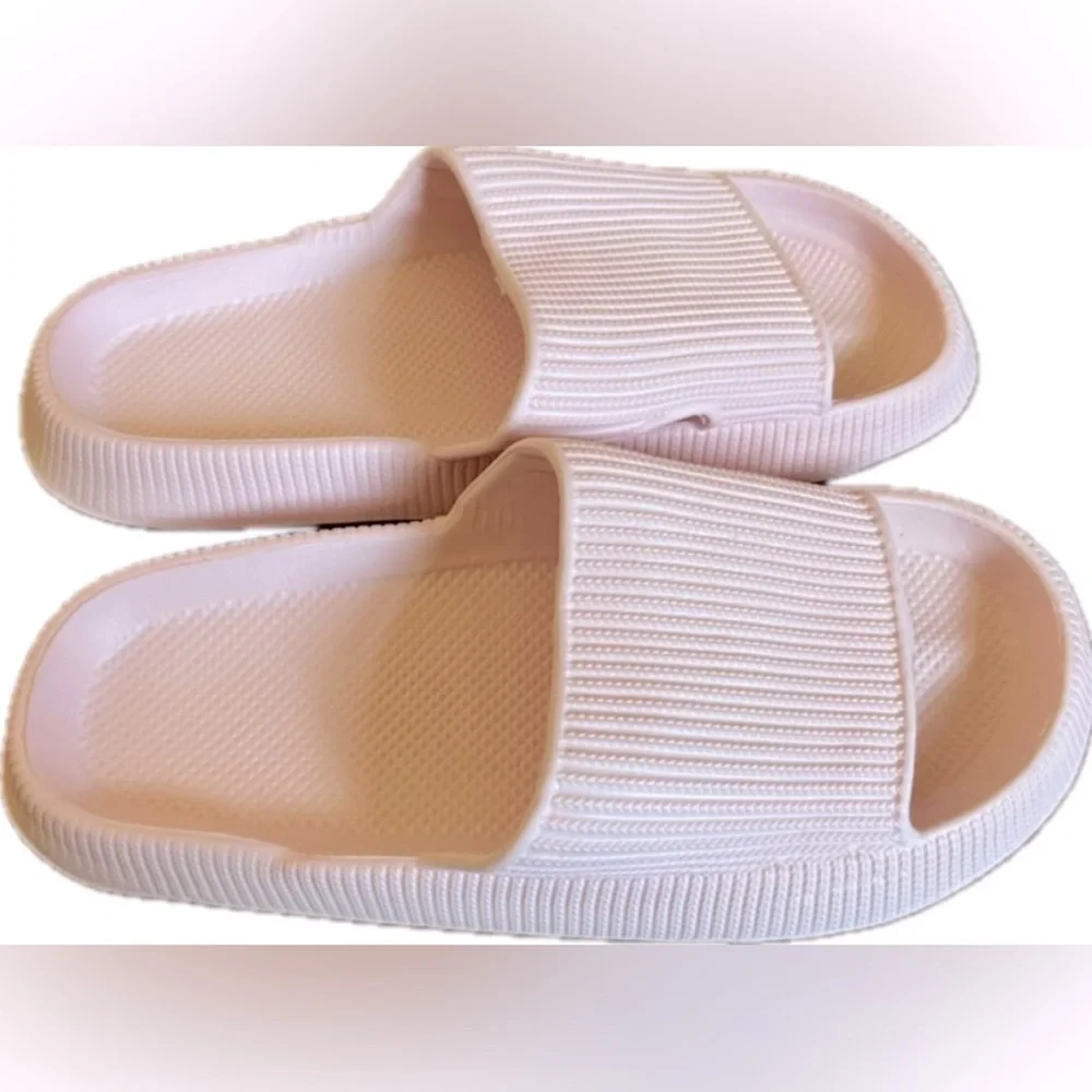 Pink slide sandals. Comfortable and cute. Excellent condition. Size 8.5